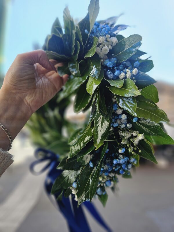 Corona bianca blu